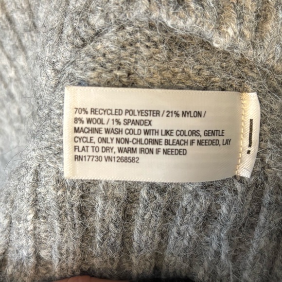 Wild Fable Gray V-Neck Oversized Sweater - Picture 4 of 4